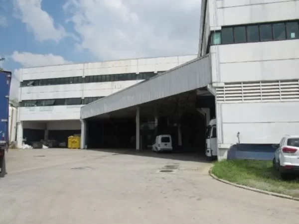 Galpão Venda ou Locação em Embu das Artes – SP